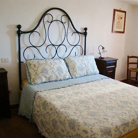 Borgo Tepolini Bed & Breakfast 4*
