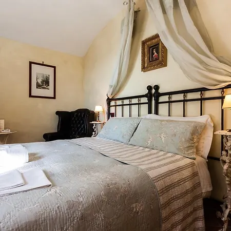 Borgo Tepolini Bed & Breakfast 4*